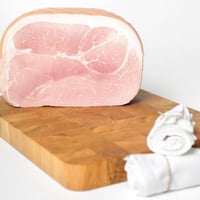 Half natuurlijk gekookte ham