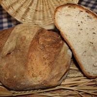 Frisches hausgemachtes Brot mit langer Sauerteigmenge 1 kg