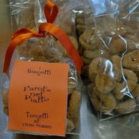 Torcetti cookies with red wine