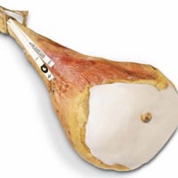 Il Poggio raw black ham aged at least 24 months