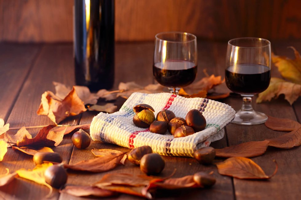 Castagne e vino Novello: un simbolo d'autunno