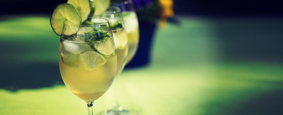 Spritz Hugo, cocktail al sambuco: l’aperitivo rinfrescante dell’estate