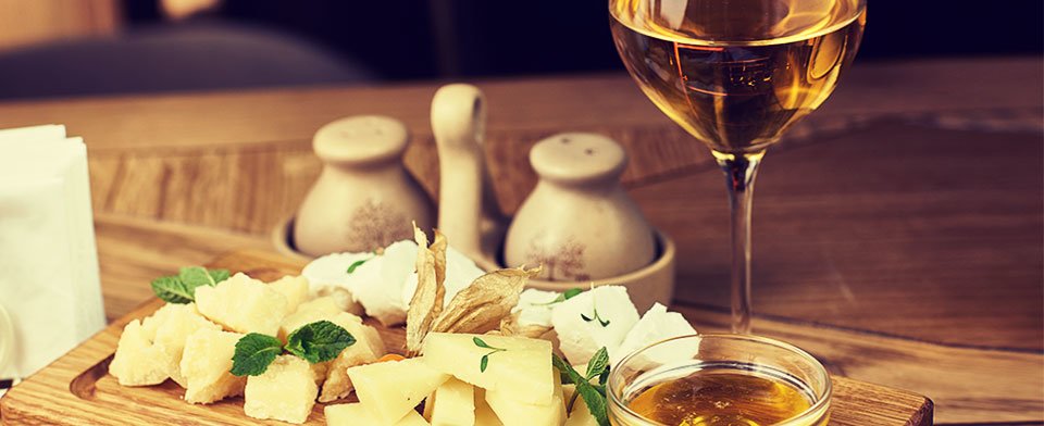 Vini e formaggio: il fresco abbinamento che anticipa la Primavera