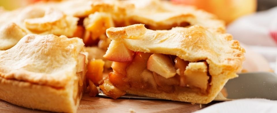 Torta di mele, il soffice dolce della tradizione: le ricette