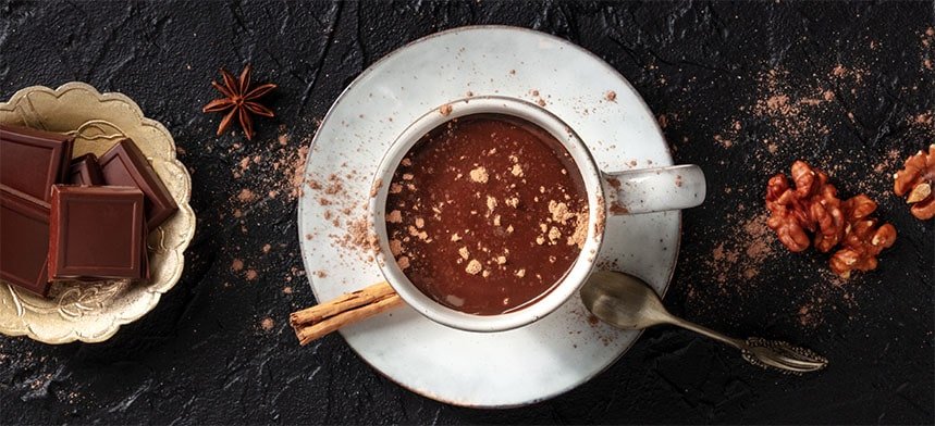 Troppa voglia di cioccolata calda: tutta la magia dell'autunno in una tazza